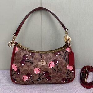 COACH CY694 Teri Underarm Bag Size 24.5*15*7 cm